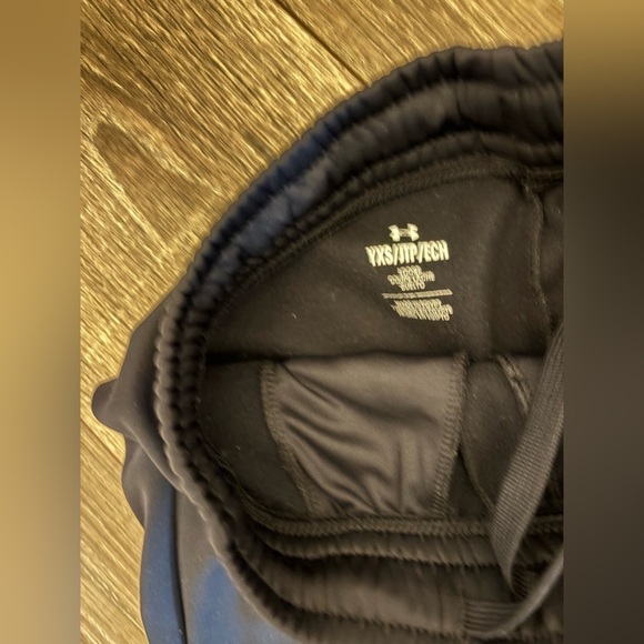 Under Armour Boys Black Sweatpants Size YXS - Picture 3 of 4